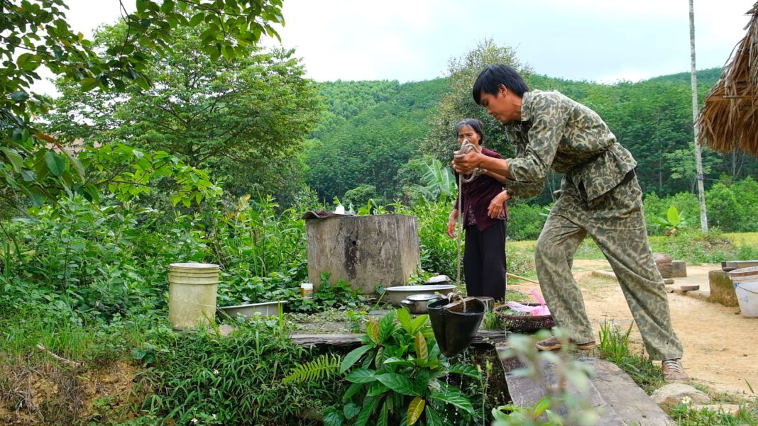 Giữ Phố Hay Về Quê